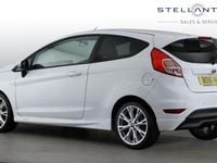 Used Ford Fiesta Zetec 125 HP (91 kW) 2016 White Hatchback