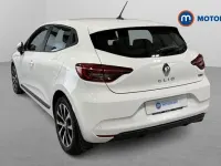 Used Renault Clio Iconic 140 HP (102 kW) 2022 White Hatchback