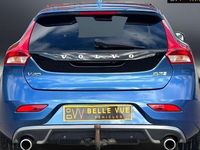 Gebraucht Volvo V40 R-Design Pro 150 PS (110 kW) 2018 Blau Kleinwagen