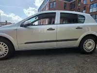 Usado Vauxhall Astra 115 HP (84 kW) 2008 Prateado Citadino