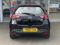 Begagnad Mazda 2 2018 Svart Halvkombi