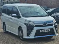 Usado Toyota Noah 2026 Blanco Monovolumen