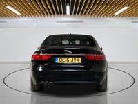 Second-hand Jaguar XF Portfolio 180 CP (132 kW) 2016 Negru Berlinǎ