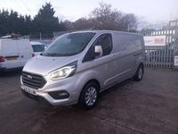 Begagnad Ford Transit Custom Limited 130 HK (95 kW) 2022 Silver Van