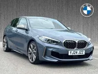 Begagnad BMW M135 Shadowline 302 HK (222 kW) 2024 Grå Halvkombi