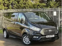 Begagnad Ford Tourneo Custom Titanium 2021 Svart Van