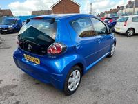 Used Toyota Aygo 67 HP (49 kW) 2010 Blue Hatchback