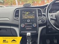 Used Renault Mégane GrandTour Dynamique 110 HP (80 kW) 2017 White Estate