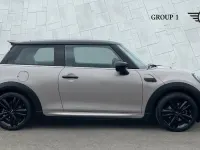 Usado Mini Cooper Hatch 136 HP (100 kW) 2022 Cinzento Citadino