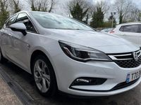 Used Vauxhall Astra SRi 150 HP (110 kW) 2018 White Hatchback