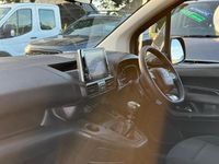 Used Toyota Proace Design 120 HP (88 kW) 2022 White MPV