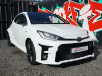 Begagnad Toyota Yaris 272 HK (200 kW) 2022 Vit Halvkombi