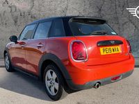 Begagnad Mini Cooper Classic 134 HK (98 kW) 2019 Orange Halvkombi