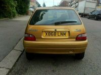 Begagnad Citroën Saxo 2001 Halvkombi