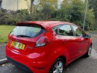 Usado Ford Fiesta Zetec 2017 Vermelho Citadino