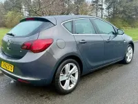 Begagnad Vauxhall Astra SRi 2012 Grå Halvkombi