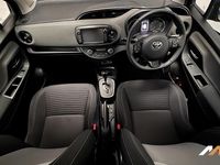 Used Toyota Yaris Hybrid 100 HP (73 kW) 2020 Red Hatchback