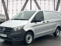 Usado Mercedes Vito Progressive 136 HP (100 kW) 2022 Prateado Van