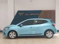 Używany Renault Clio V Play 90 KM (66 kW) 2021 Niebieski Hatchback