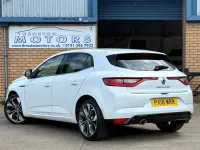 Used Renault Mégane Signature 110 HP (80 kW) 2018 White Hatchback