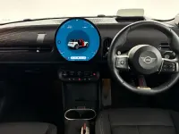 Usado Mini Cooper Hatch 113 kW (154 CV) 2025 Verde Utilitario