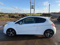 Used Peugeot 208 GTi 200 HP (147 kW) 2014 White Hatchback