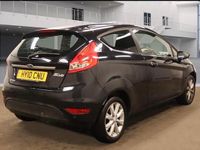 Usado Ford Fiesta Zetec 82 HP (60 kW) 2010 Preto Citadino