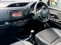 Second-hand Toyota Yaris 99 CP (72 kW) 2015 Argintiu Hatchback