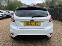 Used Ford Fiesta Zetec 82 HP (60 kW) 2017 White Hatchback
