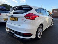 Used Ford Focus ST 250 HP (183 kW) 2017 White Hatchback