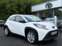 Used Toyota Aygo X PURE 72 HP (52 kW) 2023 White SUV