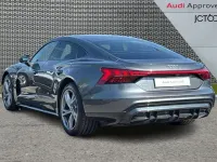Usado Audi e-tron GT quattro Comfort 384 kW (523 HP) 2023 Cinzento Sedan