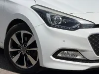 Used Hyundai i20 Premium SE 90 HP (66 kW) 2015 White Hatchback