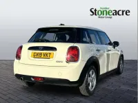 Usado Mini Cooper Classic 134 HP (98 kW) 2019 Branco Citadino