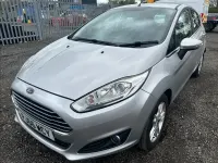 Usado Ford Fiesta Zetec 82 HP (60 kW) 2016 Prateado Citadino
