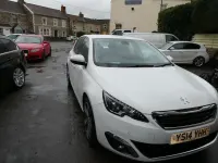 Usado Peugeot 308 Allure 130 CV (95 kW) 2014 Blanco Utilitario