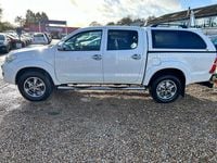 Used Toyota HiLux 171 HP (125 kW) 2015 White Pickup