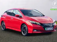Begagnad Nissan Leaf 360º 110 kW (150 HK) 2022 Röd Halvkombi