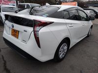 Used Toyota Prius 2017 White Hatchback