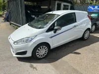 Used Ford Fiesta 75 HP (55 kW) 2015 White Hatchback