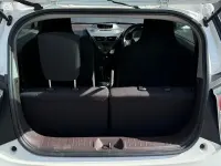 Used Toyota iQ 69 HP (50 kW) 2009 White Hatchback