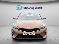 Usado Kia Ceed 118 HP (86 kW) 2022 Castanho Citadino