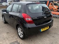 Used Hyundai i20 Comfort 77 HP (56 kW) 2011 Black Hatchback