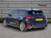 Begagnad Ford Focus ST-Line 123 HK (90 kW) 2023 Svart Halvkombi
