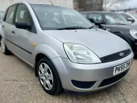 Usado Ford Fiesta Style 75 HP (55 kW) 2005 Prateado Citadino