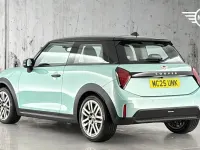 Usado Mini Cooper Hatch 113 kW (154 HP) 2025 Verde Citadino