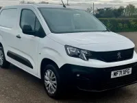 Second-hand Peugeot Partner 131 CP (96 kW) 2022 Alb Monovolum