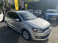 Usado VW Polo Edition 85 HP (62 kW) 2014 Prateado Citadino
