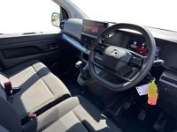 Second-hand Vauxhall Vivaro 2025 Alb Monovolum