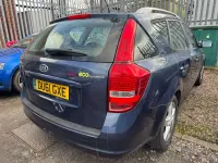 Begagnad Kia Ceed 2011 Blå Halvkombi